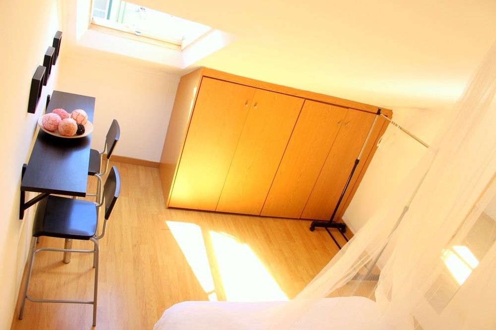Bica Mini Hostel Lisbon Bagian luar foto